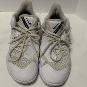 Nike Zoom Hypercourt Women’s size 9.5 White Volleyball Athletic Shoes